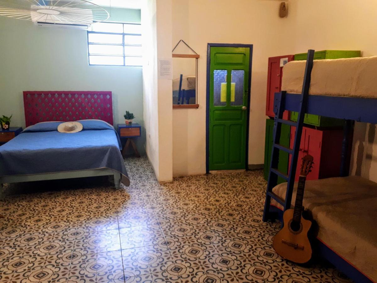 Hostel Candelaria Валядолид Екстериор снимка