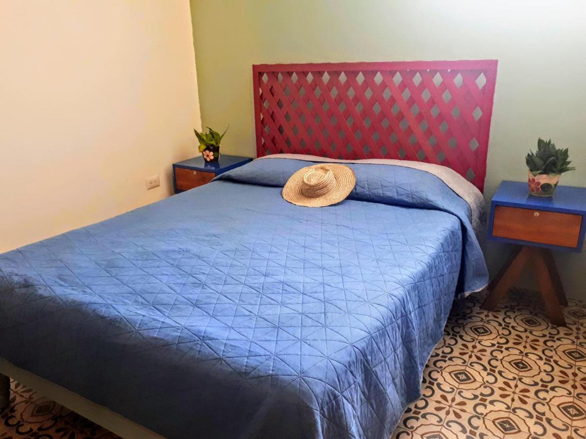 Hostel Candelaria Валядолид Екстериор снимка