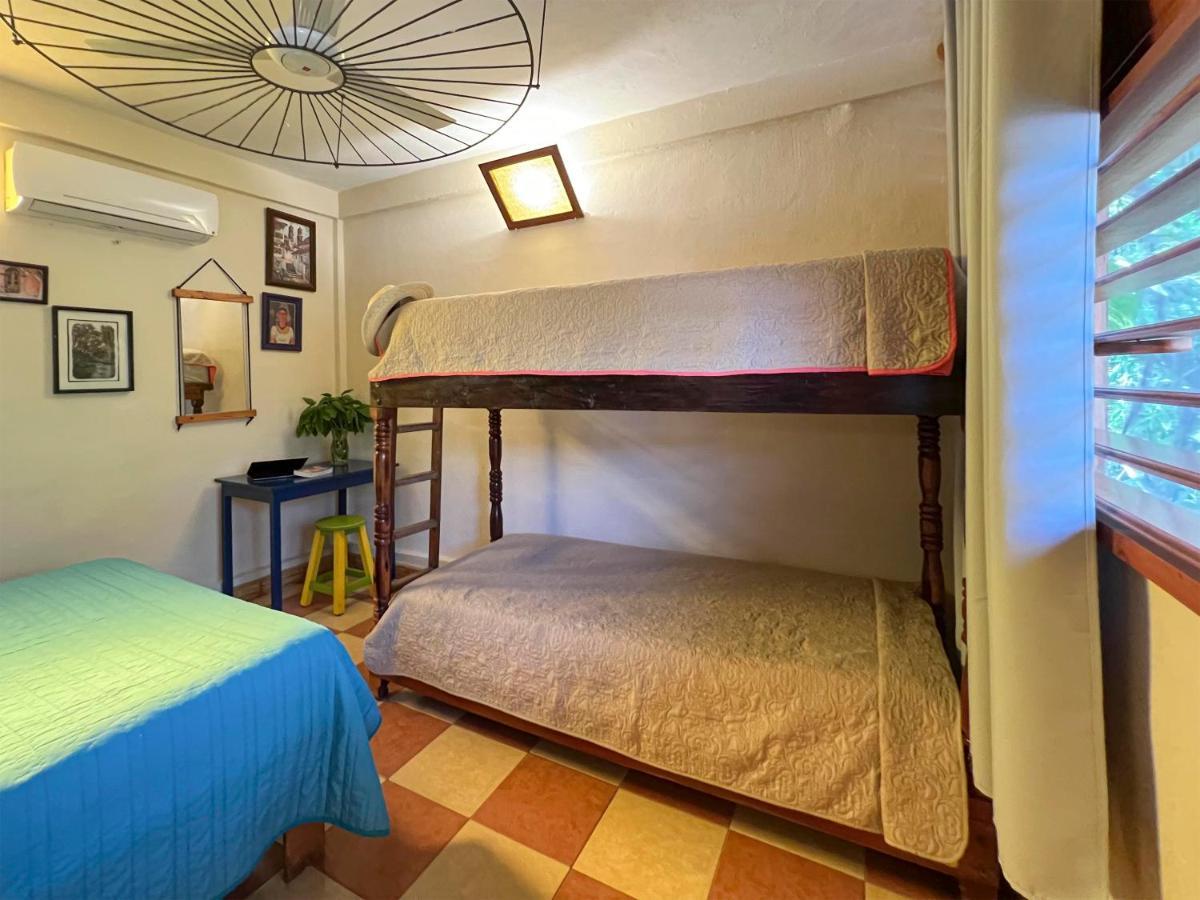 Hostel Candelaria Валядолид Екстериор снимка