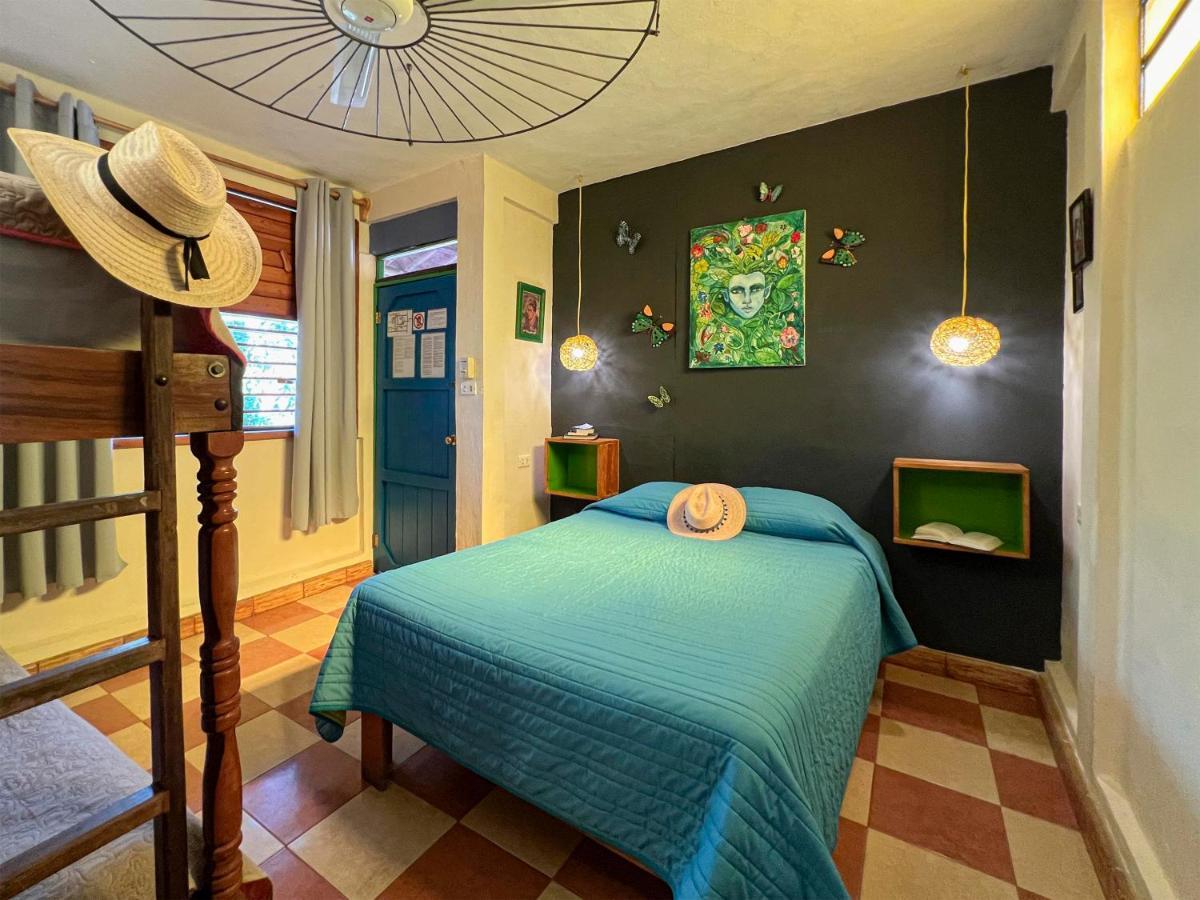 Hostel Candelaria Валядолид Екстериор снимка