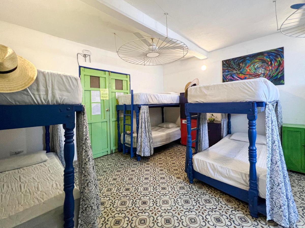 Hostel Candelaria Валядолид Екстериор снимка