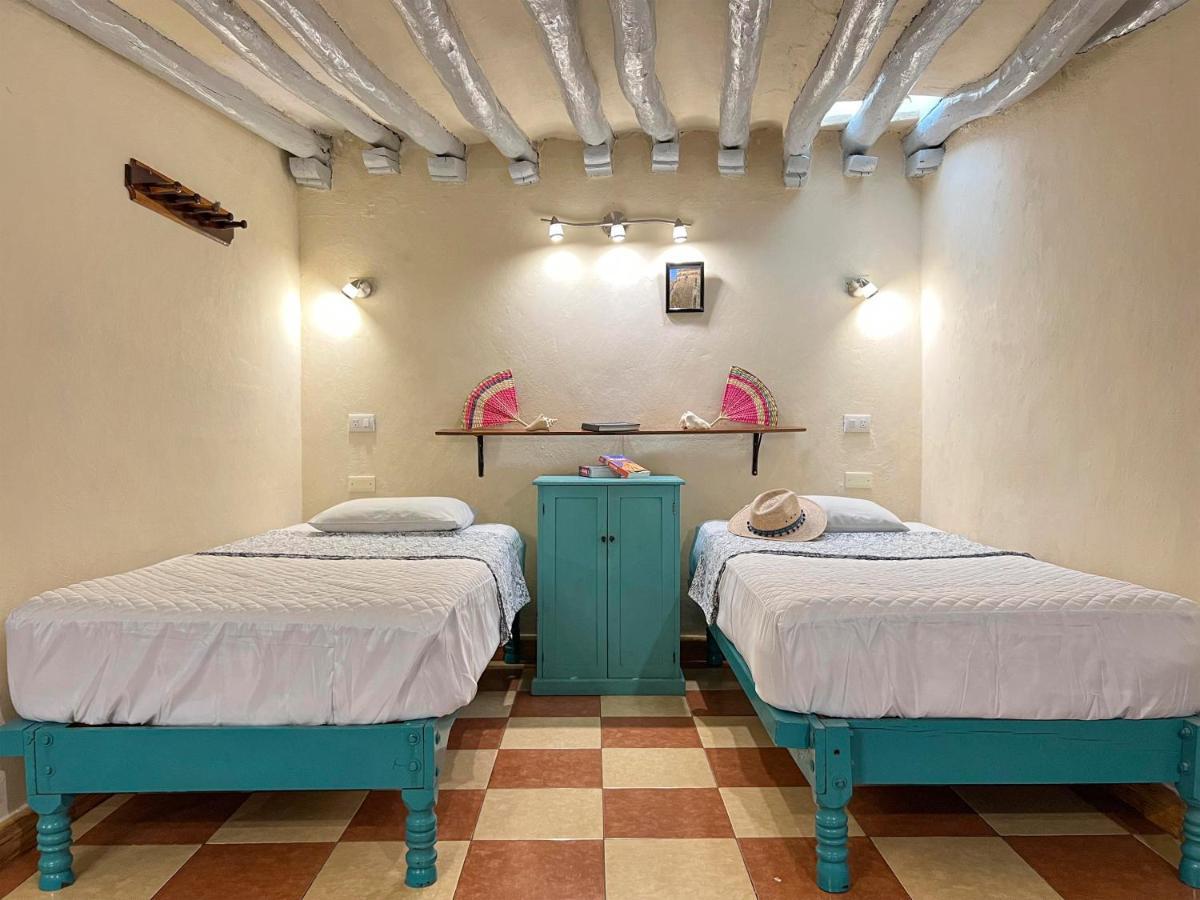 Hostel Candelaria Валядолид Екстериор снимка