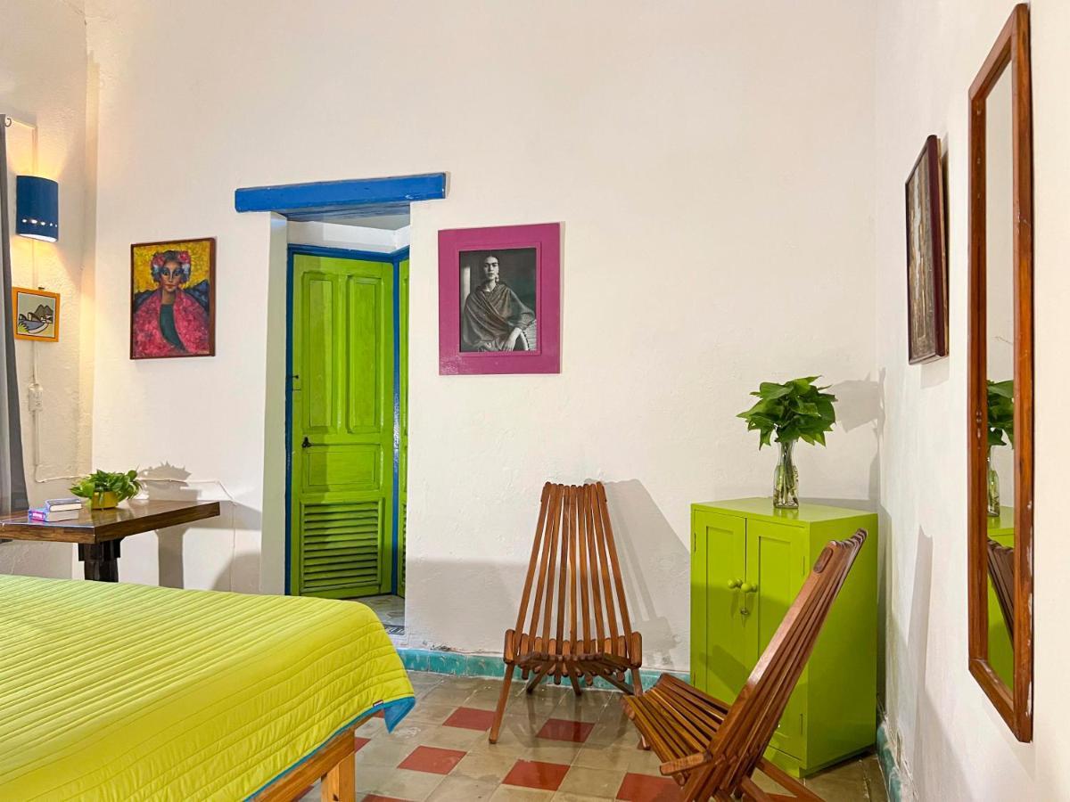 Hostel Candelaria Валядолид Екстериор снимка