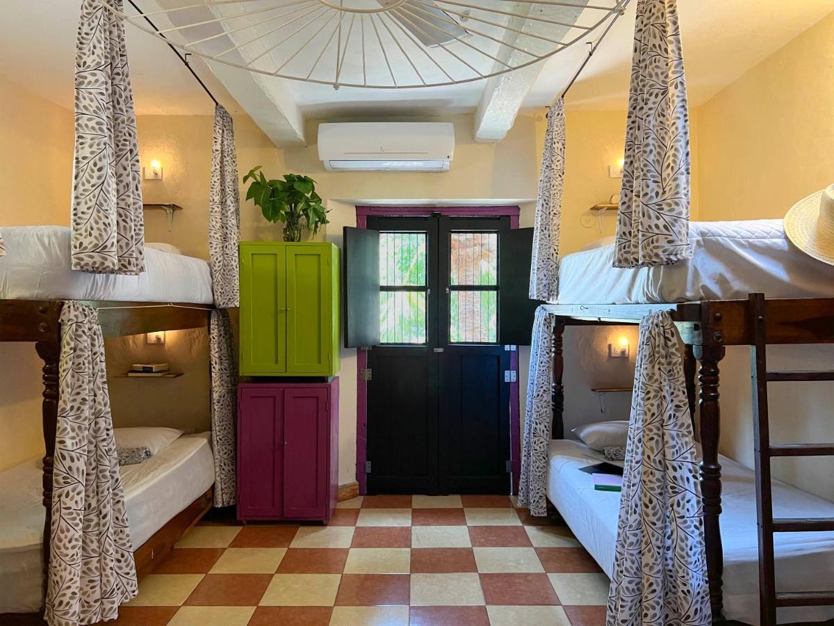 Hostel Candelaria Валядолид Екстериор снимка