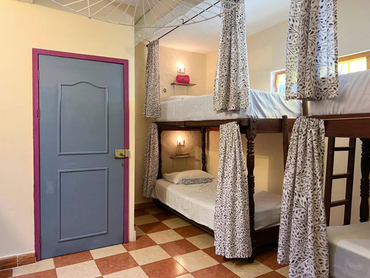 Hostel Candelaria Валядолид Екстериор снимка