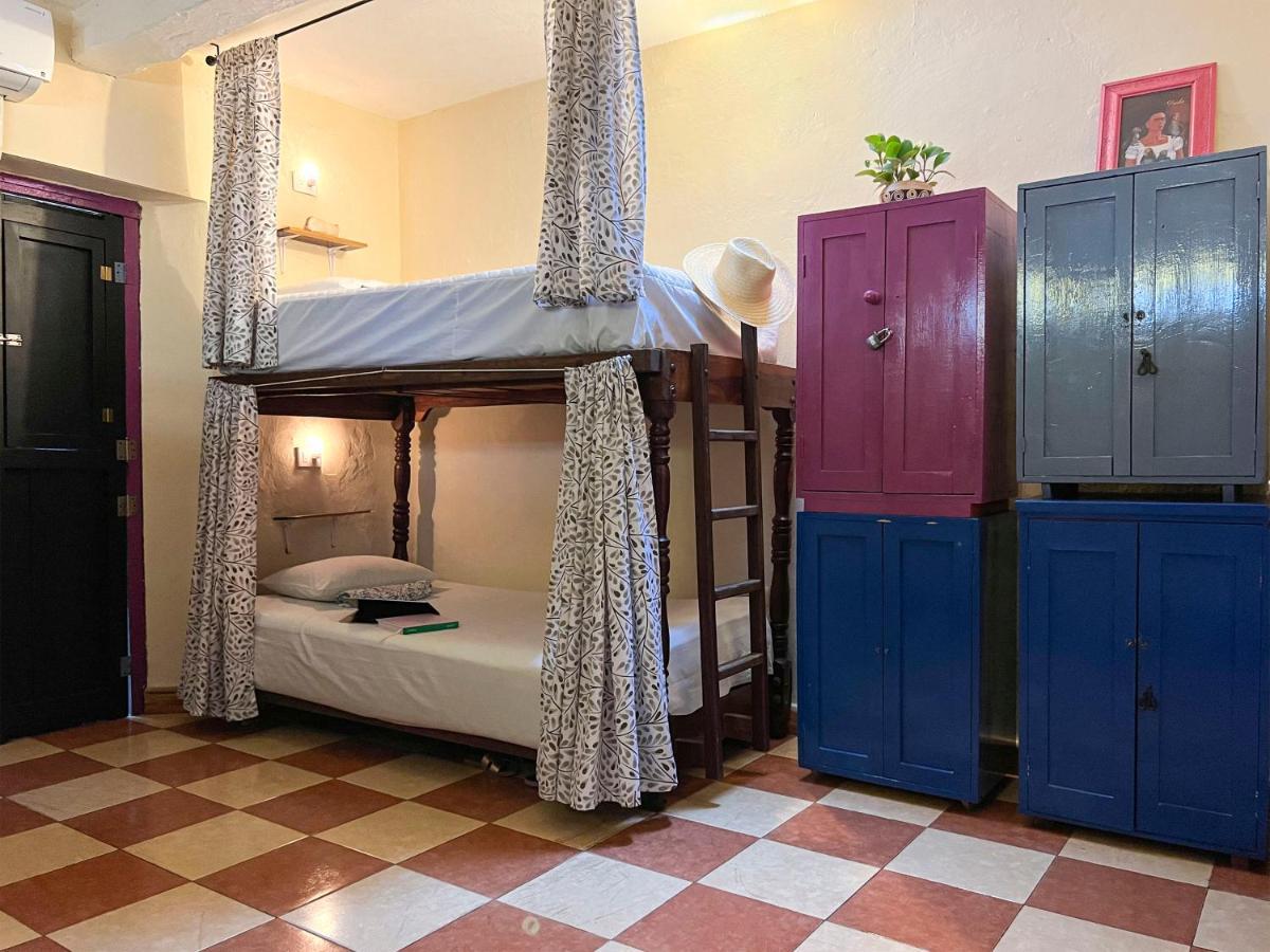 Hostel Candelaria Валядолид Екстериор снимка