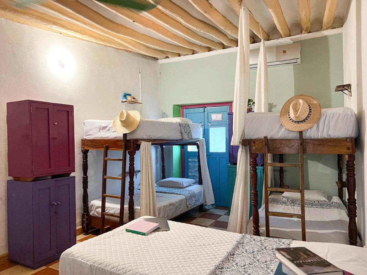 Hostel Candelaria Валядолид Екстериор снимка