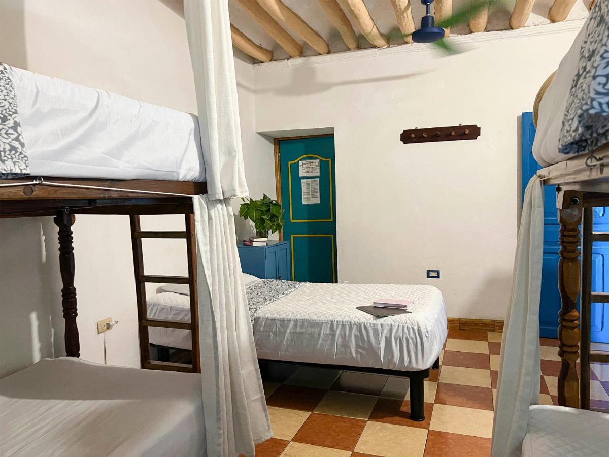 Hostel Candelaria Валядолид Екстериор снимка
