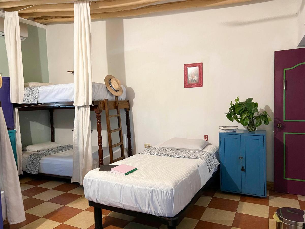 Hostel Candelaria Валядолид Екстериор снимка