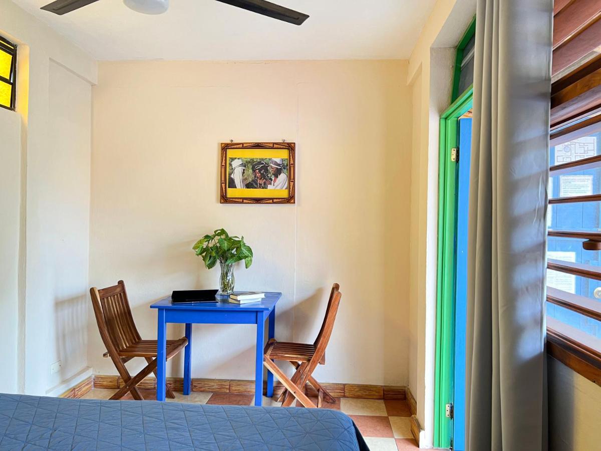 Hostel Candelaria Валядолид Екстериор снимка