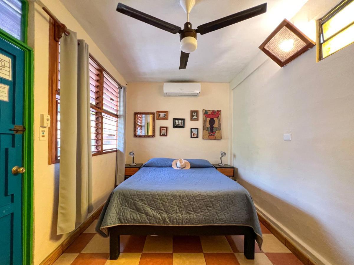 Hostel Candelaria Валядолид Екстериор снимка