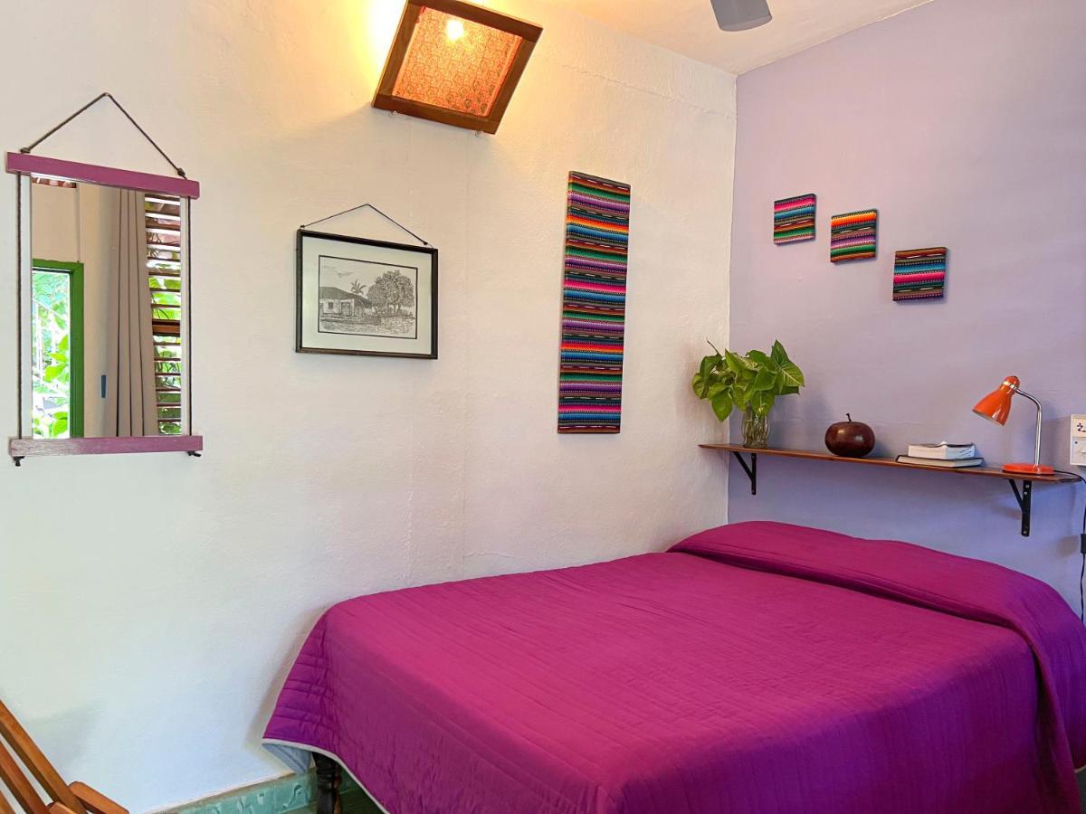 Hostel Candelaria Валядолид Екстериор снимка