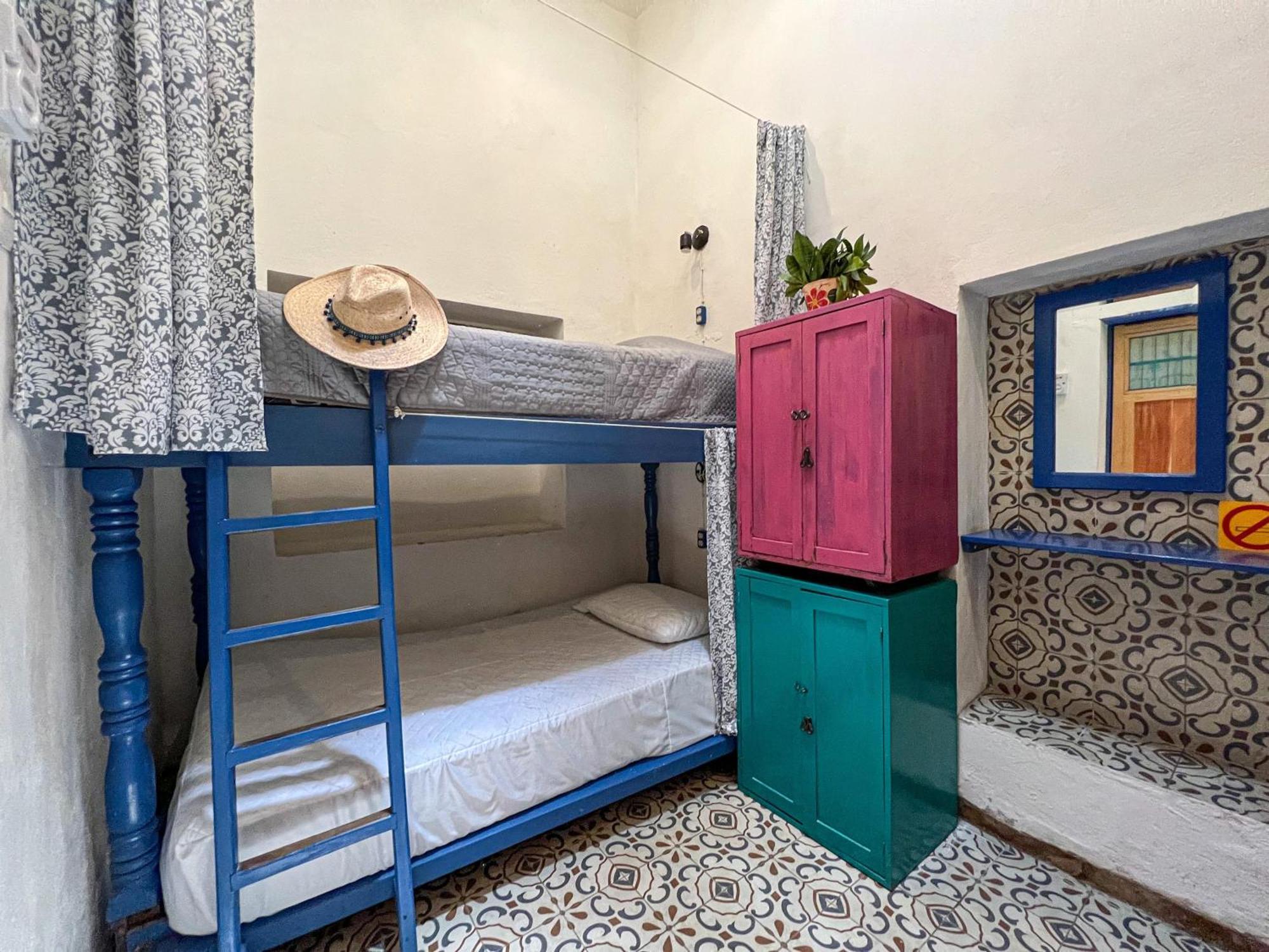 Hostel Candelaria Валядолид Екстериор снимка