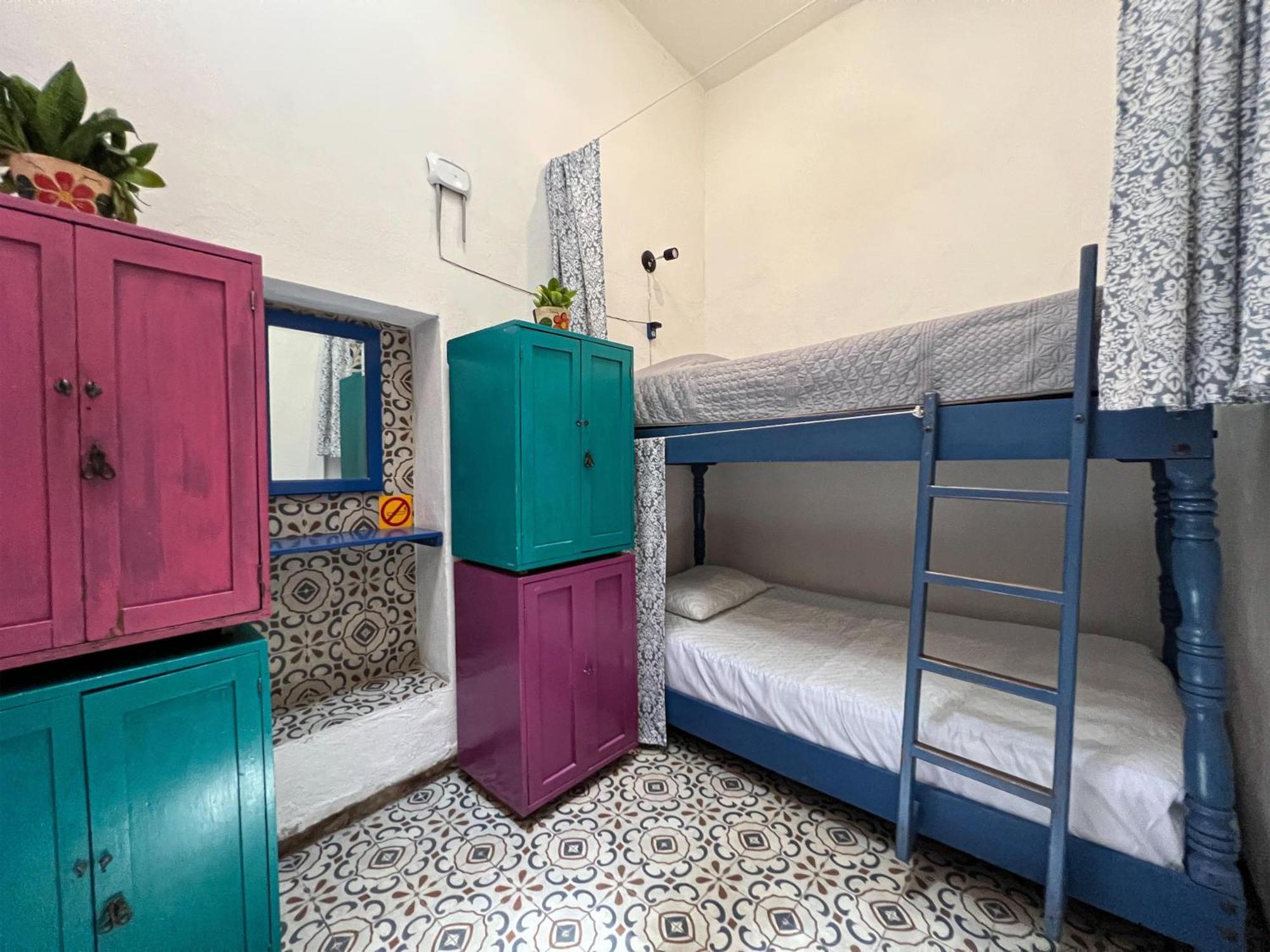 Hostel Candelaria Валядолид Екстериор снимка