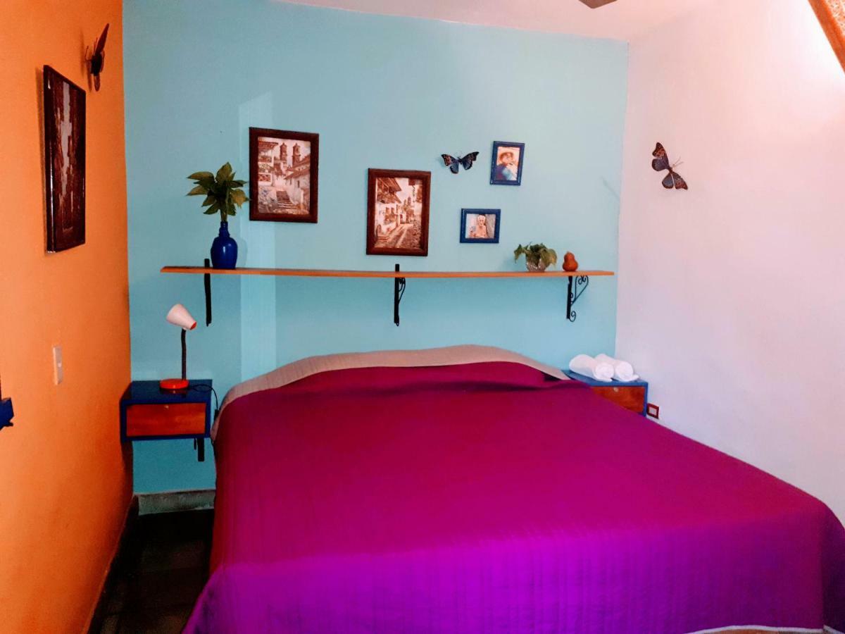 Hostel Candelaria Валядолид Екстериор снимка